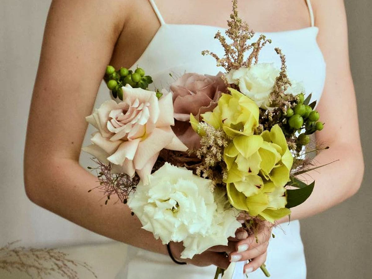 Композиции из цветов для летней свадьбы