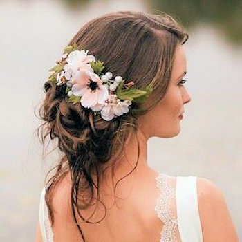 Свадебная прическа: Цветок из волос