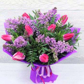Купить цветы другу - заказать доставку букета для друга в Москве - Flora Delivery