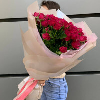 Букет из 9 веток кустовой розы с доставкой в Краснодаре