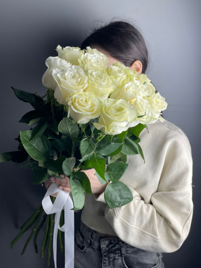 Букет из 15 белых роз (80 см)