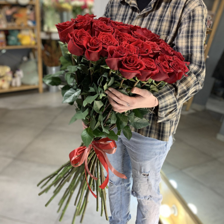 Шикарный букет роз с доставкой в Краснодаре