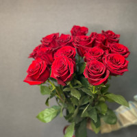 15 высоких роз с доставкой в Краснодаре
