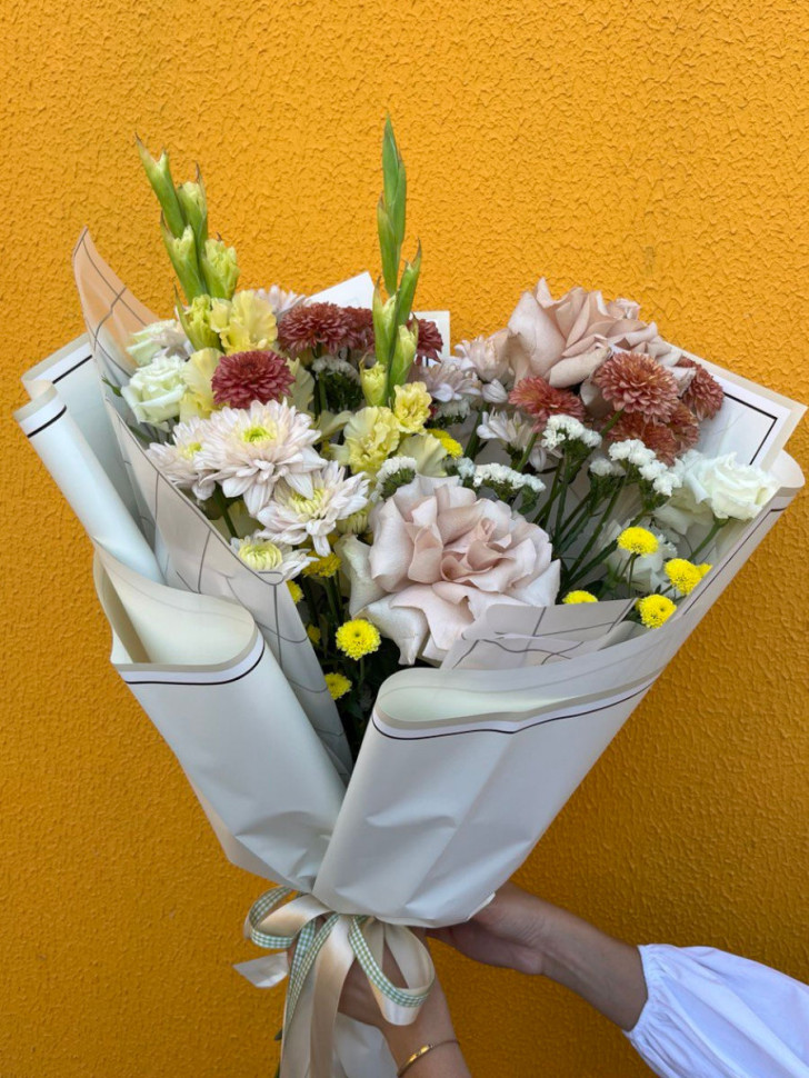 Букет из роз, хризантем и гладиолусов  «Лучшему Учителю»
