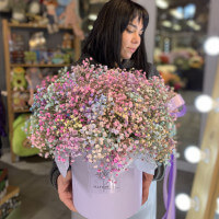 Композиция из радужной гипсофилы  с доставкой в Краснодаре