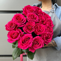 Букет малиновых роз с доставкой в Краснодаре