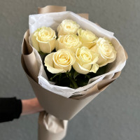 7 роз Эквадор в оформлении с доставкой в Краснодаре