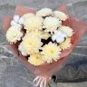Нежный, осенний букет с хризантемой и хлопком