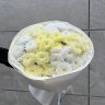 Воздушный весенний букет из хризантемы