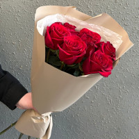 7 красных роз Эквадор с доставкой в Краснодаре