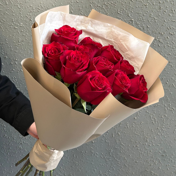 11 красных роз Эквадор с доставкой в Краснодаре
