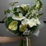 Экзотический букет с лилиями, антуриумом и каллами