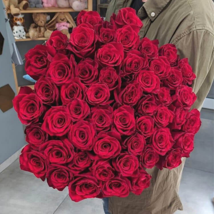 51 роза (70 см) с доставкой в Краснодаре