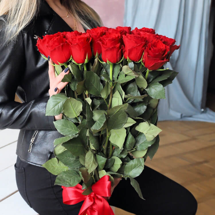 15 эквадорских роз с доставкой в Краснодаре