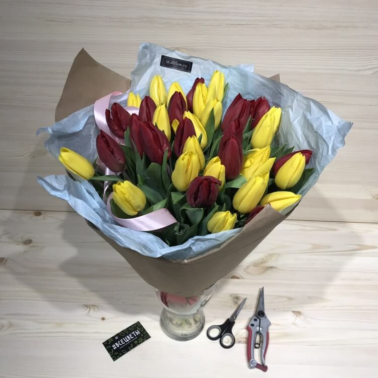 Тюльпаны 35 шт. с доставкой в Краснодаре