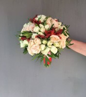 Букет невесты с кустовыми розами с доставкой в Краснодаре