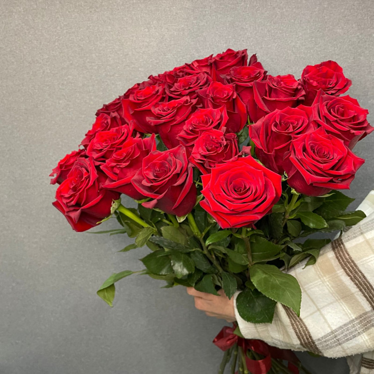 25 роз Эквадор с доставкой в Краснодаре