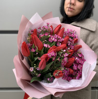 19 красных тюльпанов с доставкой в Краснодаре