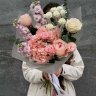 Нежный весенний букет-комплимент