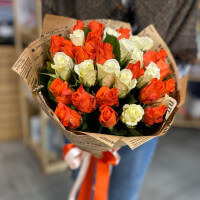 Букет 33 кенийских роз с доставкой в Краснодаре